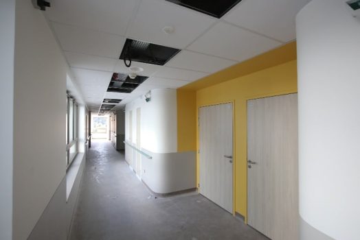 Installation de Cloisons Arrondies chez PÔLE Senior à Meyzieu