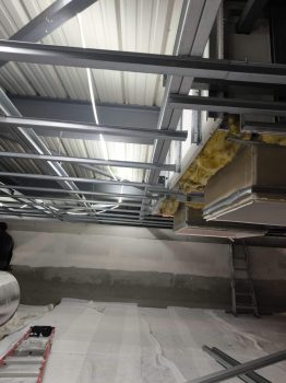 Reprise de plafonds au-dessus de groupes électrogènes après un sinistre à l'hôpital de Montélimar
